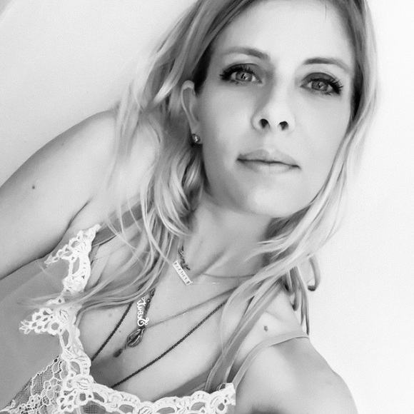 Meet your Posher, Lisa - Picture 1 of 1